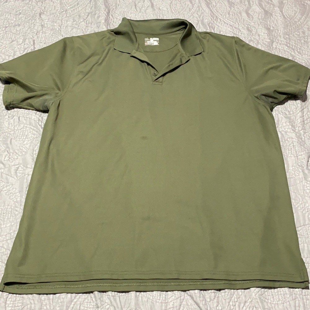 UA loose fit polo